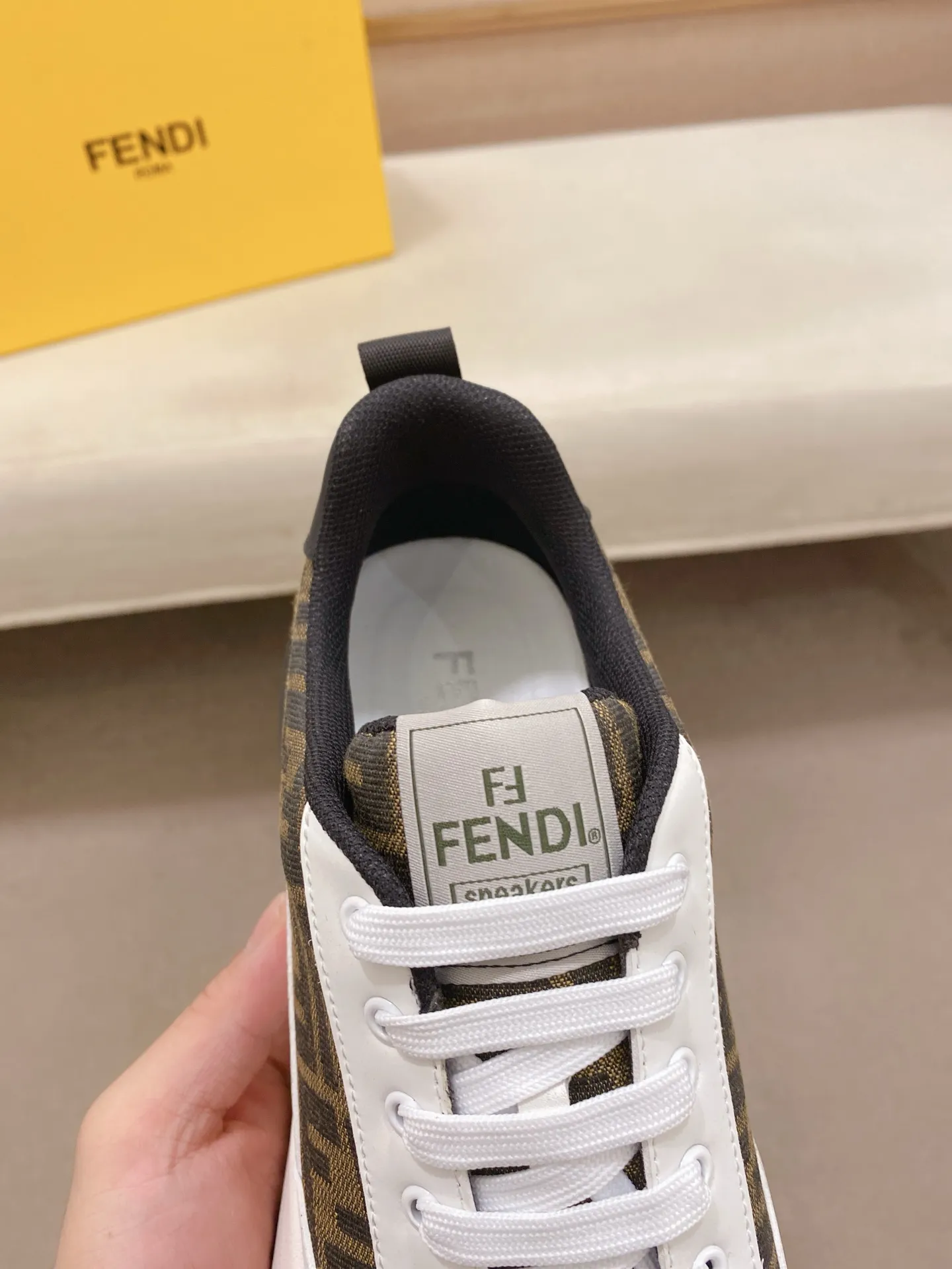 Factory price 442💰 (fendi) New high-top 👊🏻 upper 🇮🇹 imported cowhide fabric 🇩🇪 imported breathable mesh lining. The original outsole is molded to highlight the identity of every man, and the upper foot is elegant and stable🚶🏻🚶🏻The high-end custom counters reproduce the original version📯No matter the wind or rain, the shoe last remains unchanged and can withstand the verification of time🔍️,🔵 Size: 38-44